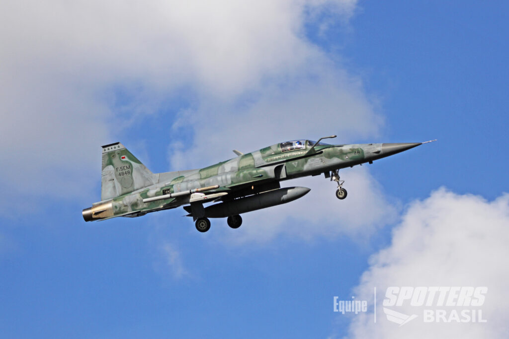 F-5 EM